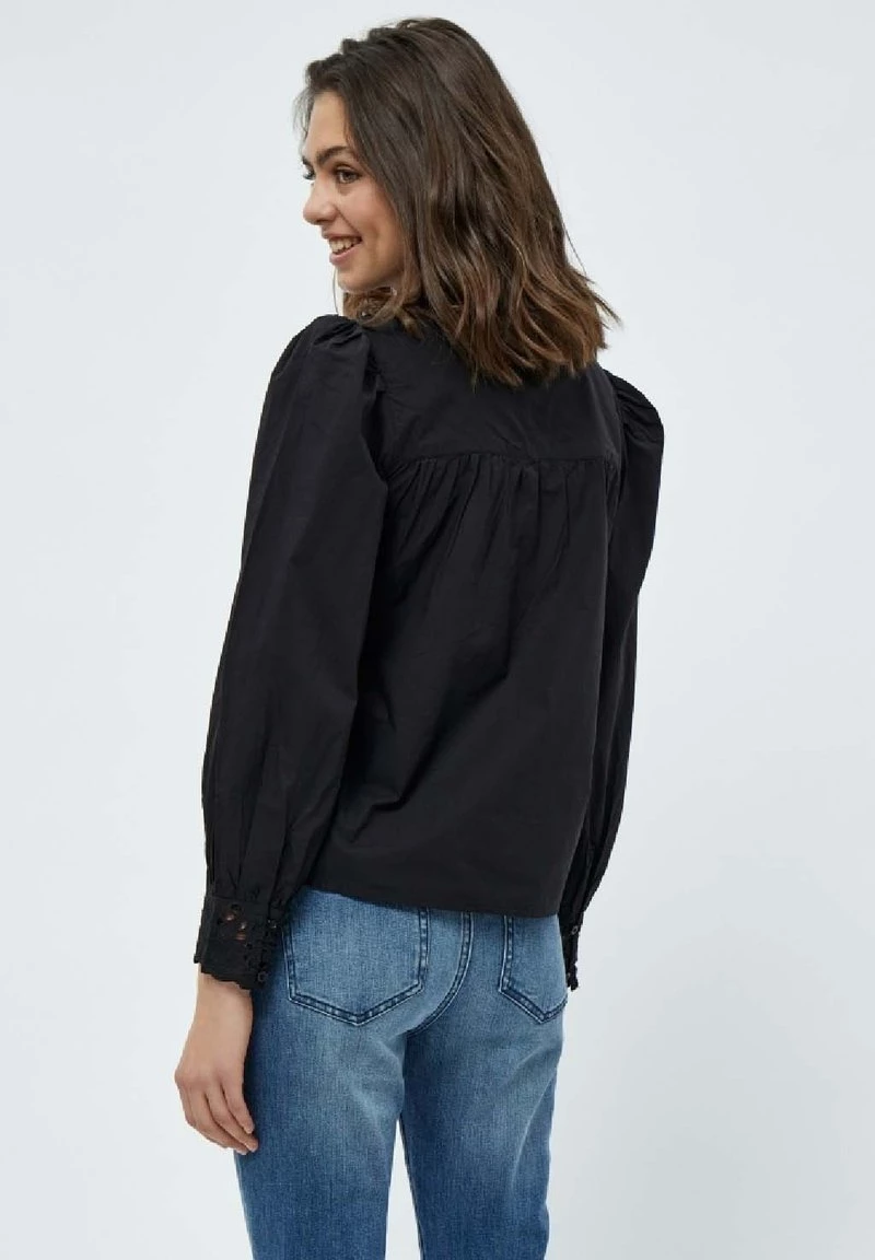 PEPPERCORN Femme JULIANNA Blouse Black 3 PEPPERCORN Femme JULIANNA Blouse Black – Image 3