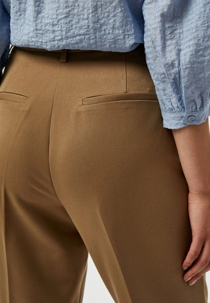 PEPPERCORN Femme CAM Pantalon Classique Tannin 4 PEPPERCORN Femme CAM Pantalon Classique Tannin – Image 4