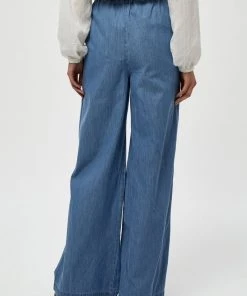 PEPPERCORN Femme CIA Jean Flare Light Blue Wash -Promos PEPPERCORN Magasin 0be153af00c34c879b75d1a8907324fc