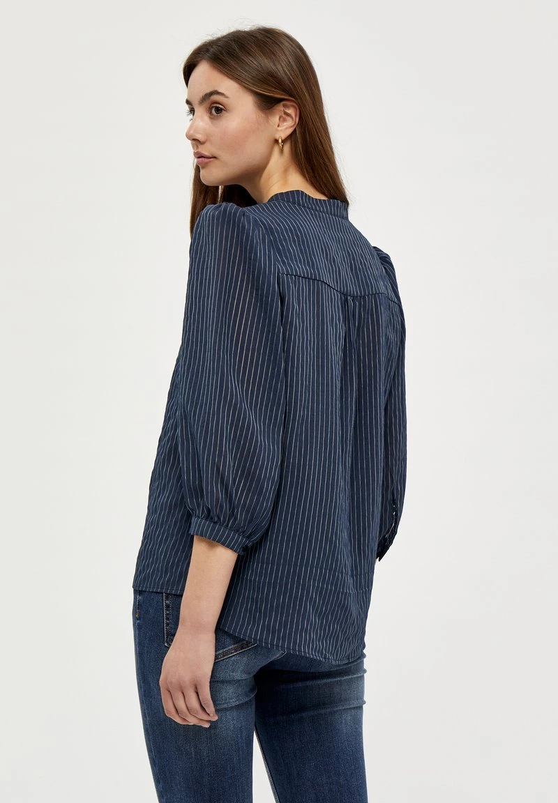 PEPPERCORN Femme LISSI Blouse D. Blue 3 PEPPERCORN Femme LISSI Blouse D. Blue – Image 3