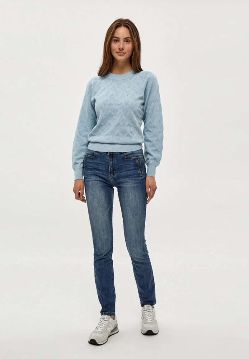 PEPPERCORN Femme LIA PALOMA Pullover Blue Fog 2 PEPPERCORN Femme LIA PALOMA Pullover Blue Fog – Image 2