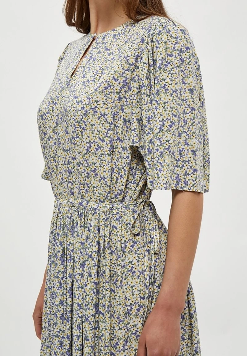 PEPPERCORN Femme BEA Robe De Jour Corsian Blue Pr 4 PEPPERCORN Femme BEA Robe De Jour Corsian Blue Pr – Image 4