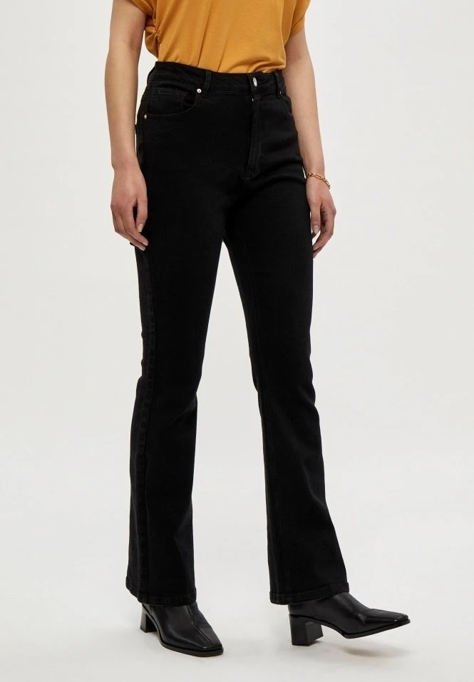 PEPPERCORN Femme LINDA Jean Flare Black 1 PEPPERCORN Femme LINDA Jean Flare Black