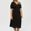 PEPPERCORN MIKAELA SHORT SLEEVE Robe De Jour Black Femme