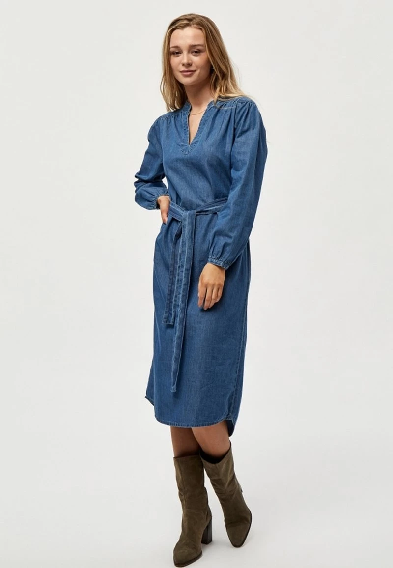 PEPPERCORN Femme CIA Robe En Jean Mid Blue Denim 1 PEPPERCORN Femme CIA Robe En Jean Mid Blue Denim