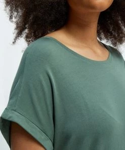 PEPPERCORN ROSALINDA MALUCCA CURVE T Shirt Basique Laurel Wreath Green Femme -Promos PEPPERCORN Magasin 152e346eeac6491a90c7f09e6534fcaa