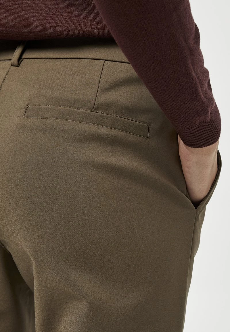 PEPPERCORN JANIKA Pantalon Classique Crocodile Green Femme 10 PEPPERCORN JANIKA Pantalon Classique Crocodile Green Femme – Image 10