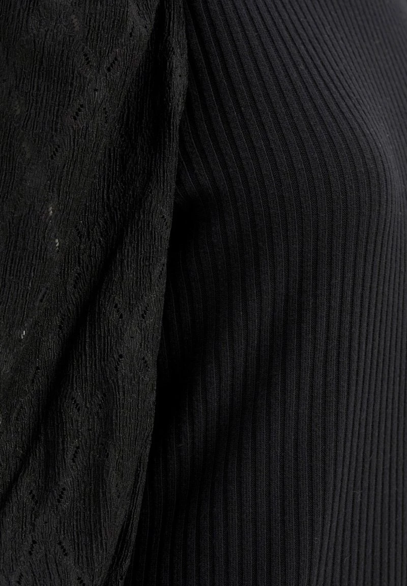 PEPPERCORN LISET LONG SLEEVE Pullover Black Femme 6 PEPPERCORN LISET LONG SLEEVE Pullover Black Femme – Image 6