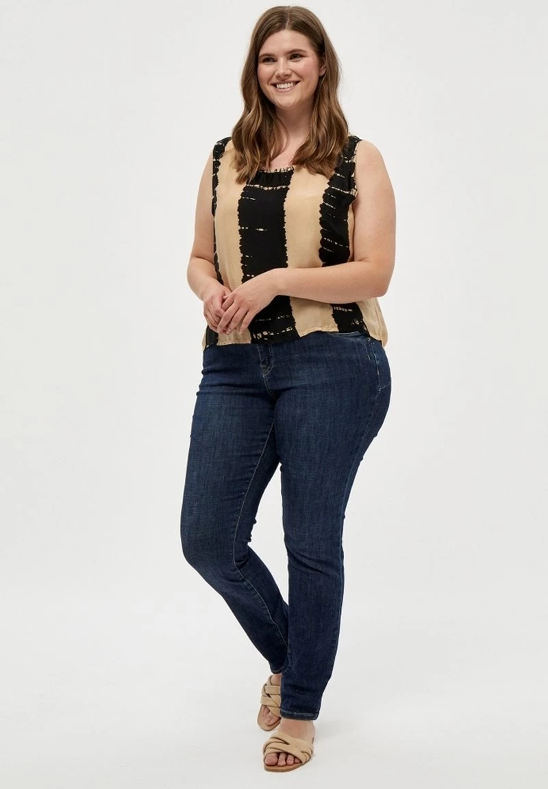 PEPPERCORN DIONA Débardeur Warm Sand Pr Femme 2 PEPPERCORN DIONA Débardeur Warm Sand Pr Femme – Image 2