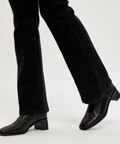 PEPPERCORN Femme LINDA Jean Flare Black 8 PEPPERCORN Femme LINDA Jean Flare Black -Promos PEPPERCORN Magasin 250ff829bce2497580499356ec4cc5bd