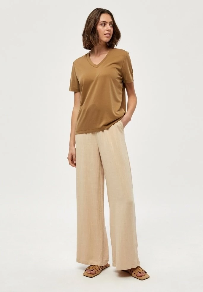 PEPPERCORN Femme PHILINA T Shirt Basique Ermine Brown 2 PEPPERCORN Femme PHILINA T Shirt Basique Ermine Brown – Image 2