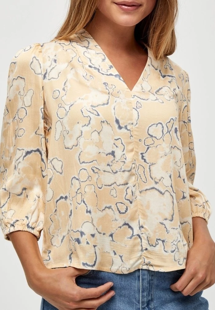 PEPPERCORN CIGGA JASMINA Blouse Warm Sand Pr Femme 4 PEPPERCORN CIGGA JASMINA Blouse Warm Sand Pr Femme – Image 4