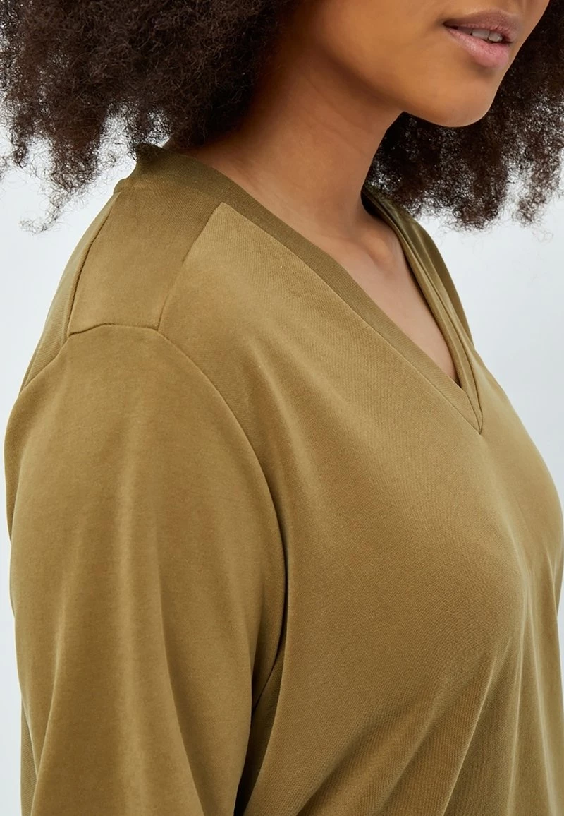 PEPPERCORN PHILINA CURVE T Shirt Basique Ermine Brown Femme 4 PEPPERCORN PHILINA CURVE T Shirt Basique Ermine Brown Femme – Image 4