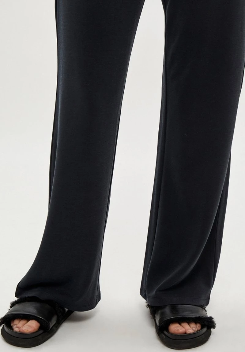 PEPPERCORN LANA Pantalon Classique Black Femme 4 PEPPERCORN LANA Pantalon Classique Black Femme – Image 4