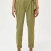 PEPPERCORN DALINA Chino Mosstone Green Femme