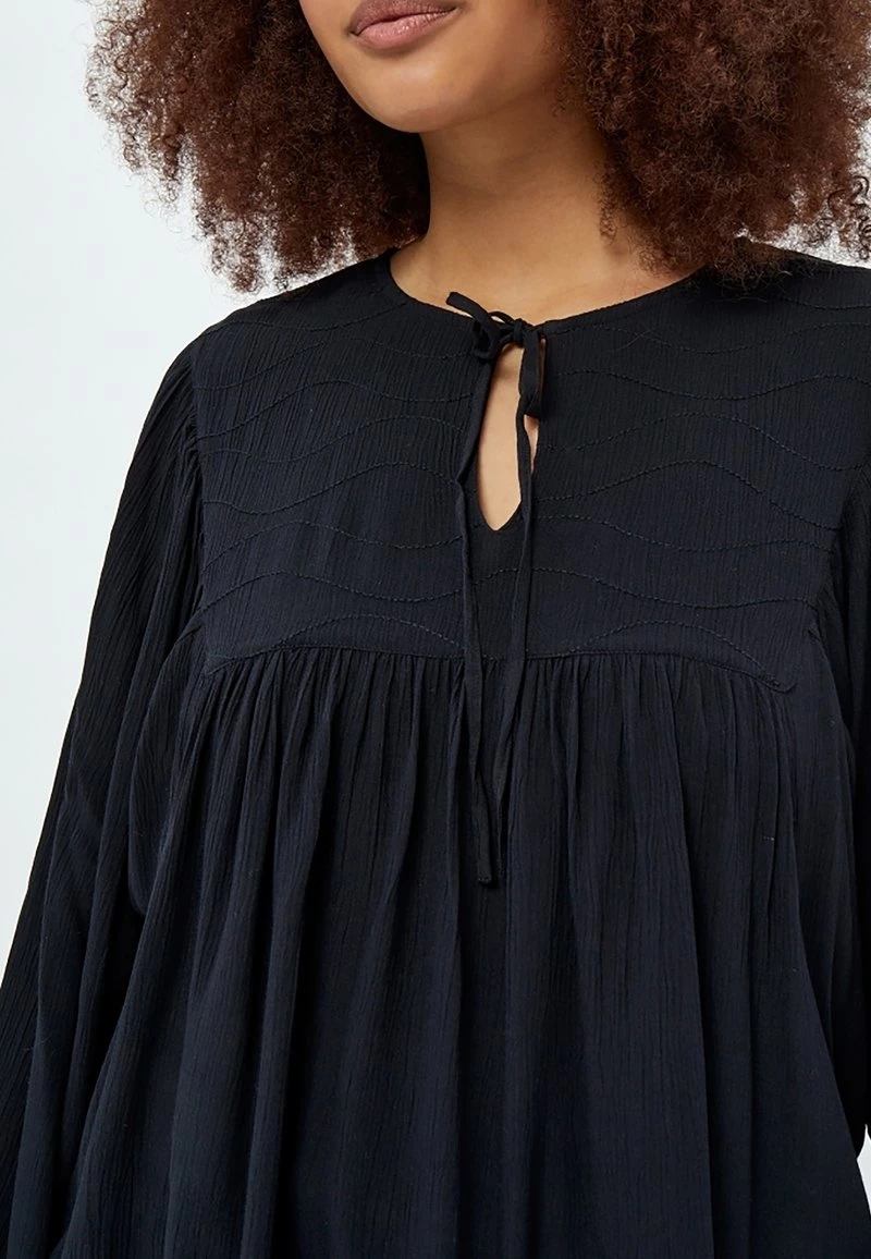 PEPPERCORN DANEA CURVE Blouse Black Femme 4 PEPPERCORN DANEA CURVE Blouse Black Femme – Image 4