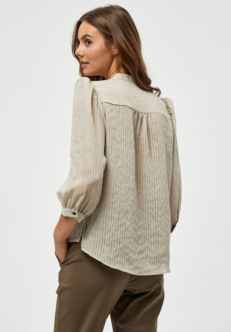 PEPPERCORN LISSI Blouse Warm Sand Stripe Femme 3 PEPPERCORN LISSI Blouse Warm Sand Stripe Femme – Image 3