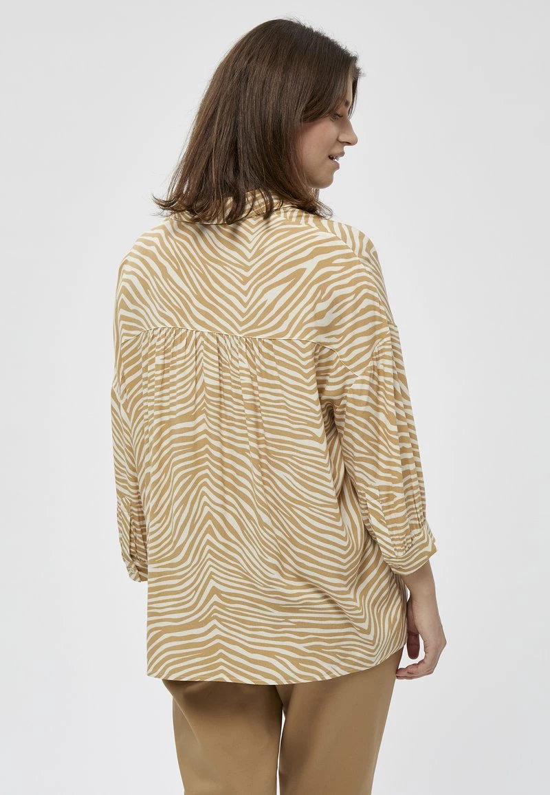 PEPPERCORN NIMA Chemisier Prairie Sand Pr Femme 3 PEPPERCORN NIMA Chemisier Prairie Sand Pr Femme – Image 3