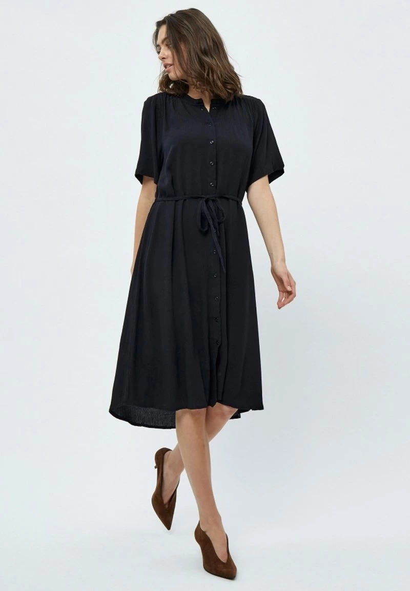 PEPPERCORN Femme DARCY Robe De Jour Black 2 PEPPERCORN Femme DARCY Robe De Jour Black – Image 2