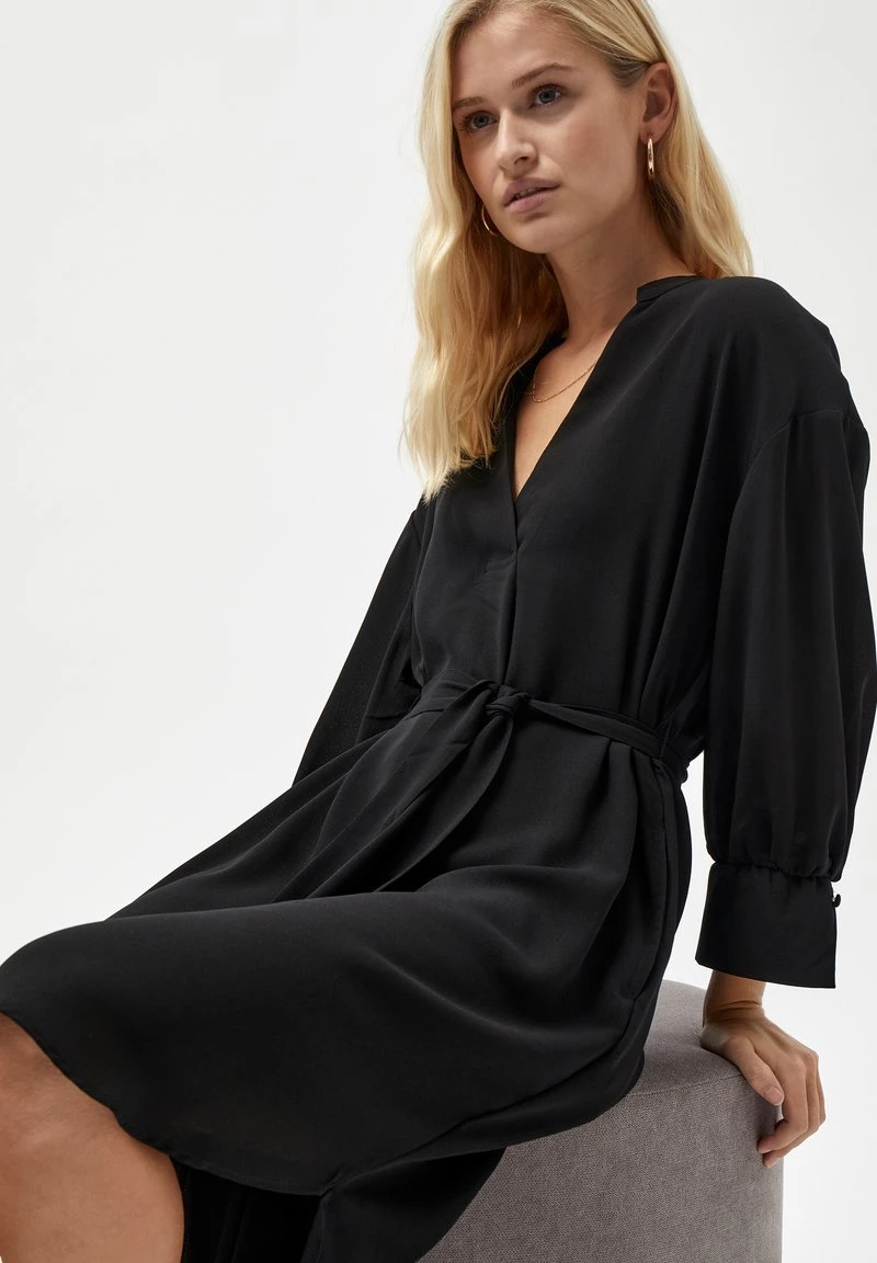PEPPERCORN SABIA Robe De Jour Black Femme 4 PEPPERCORN SABIA Robe De Jour Black Femme – Image 4