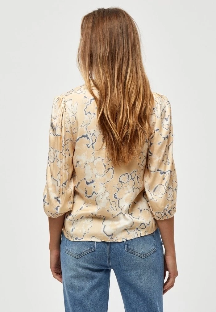 PEPPERCORN CIGGA JASMINA Blouse Warm Sand Pr Femme 3 PEPPERCORN CIGGA JASMINA Blouse Warm Sand Pr Femme – Image 3