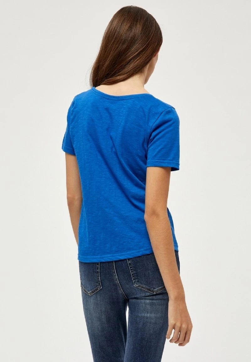 PEPPERCORN ESTEL T Shirt Basique Nebulas Blue Femme 3 PEPPERCORN ESTEL T Shirt Basique Nebulas Blue Femme – Image 3