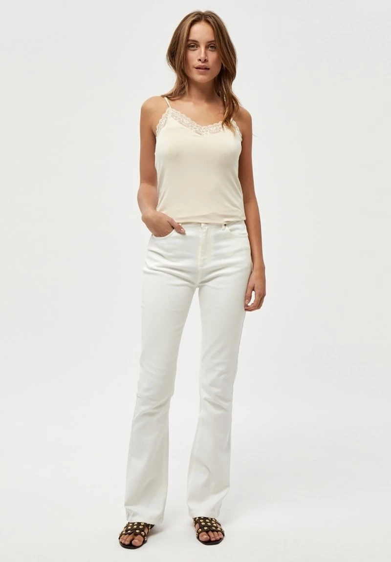 PEPPERCORN LINDA Jean Flare White Femme 2 PEPPERCORN LINDA Jean Flare White Femme – Image 2
