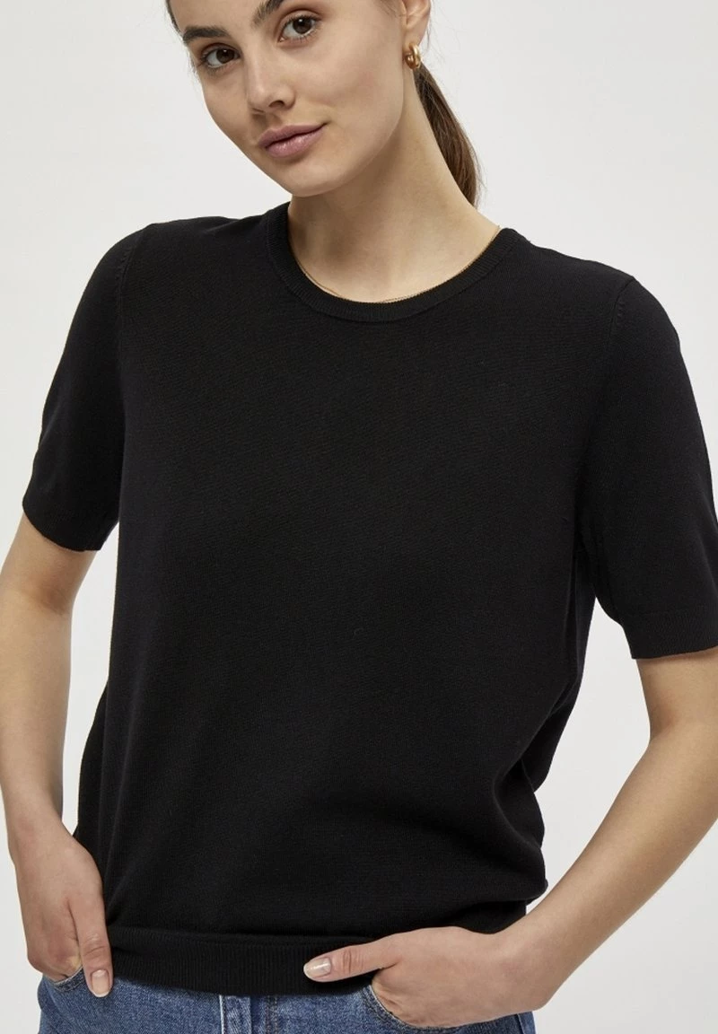 PEPPERCORN Femme SHORT SLEEVE T Shirt Basique Black 4 PEPPERCORN Femme SHORT SLEEVE T Shirt Basique Black – Image 4