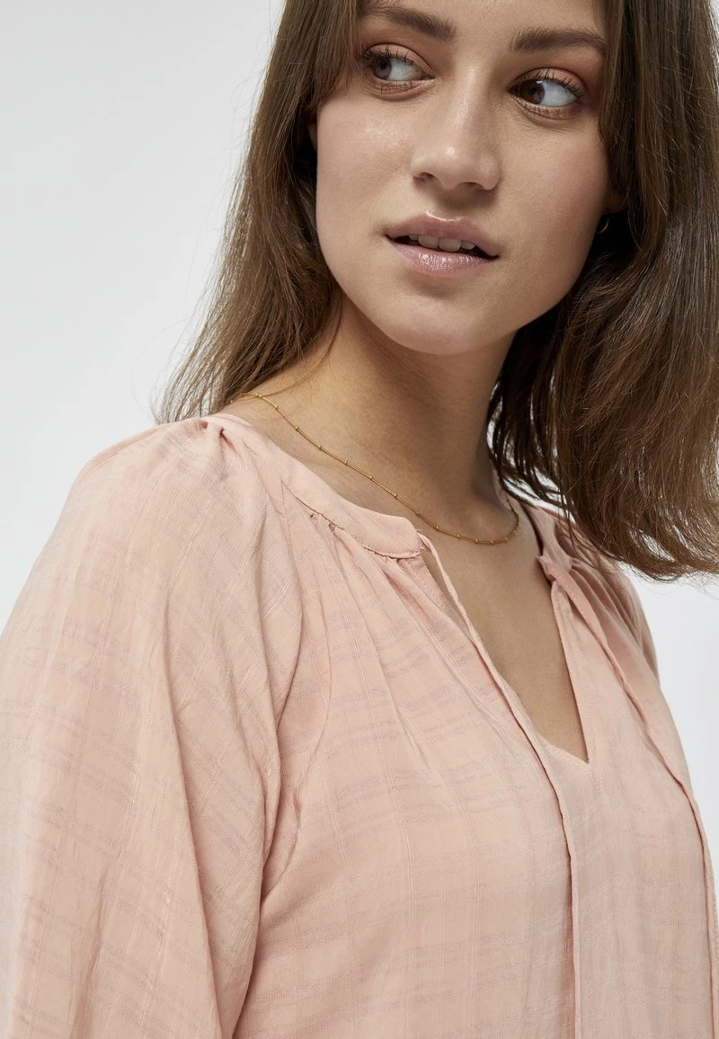 PEPPERCORN Blouse Peach Nougat Femme 4 PEPPERCORN Blouse Peach Nougat Femme – Image 4