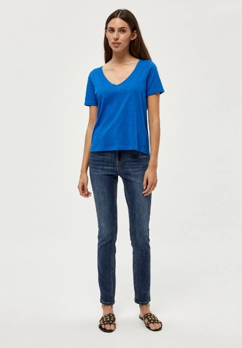 PEPPERCORN ESTEL T Shirt Basique Nebulas Blue Femme 2 PEPPERCORN ESTEL T Shirt Basique Nebulas Blue Femme – Image 2