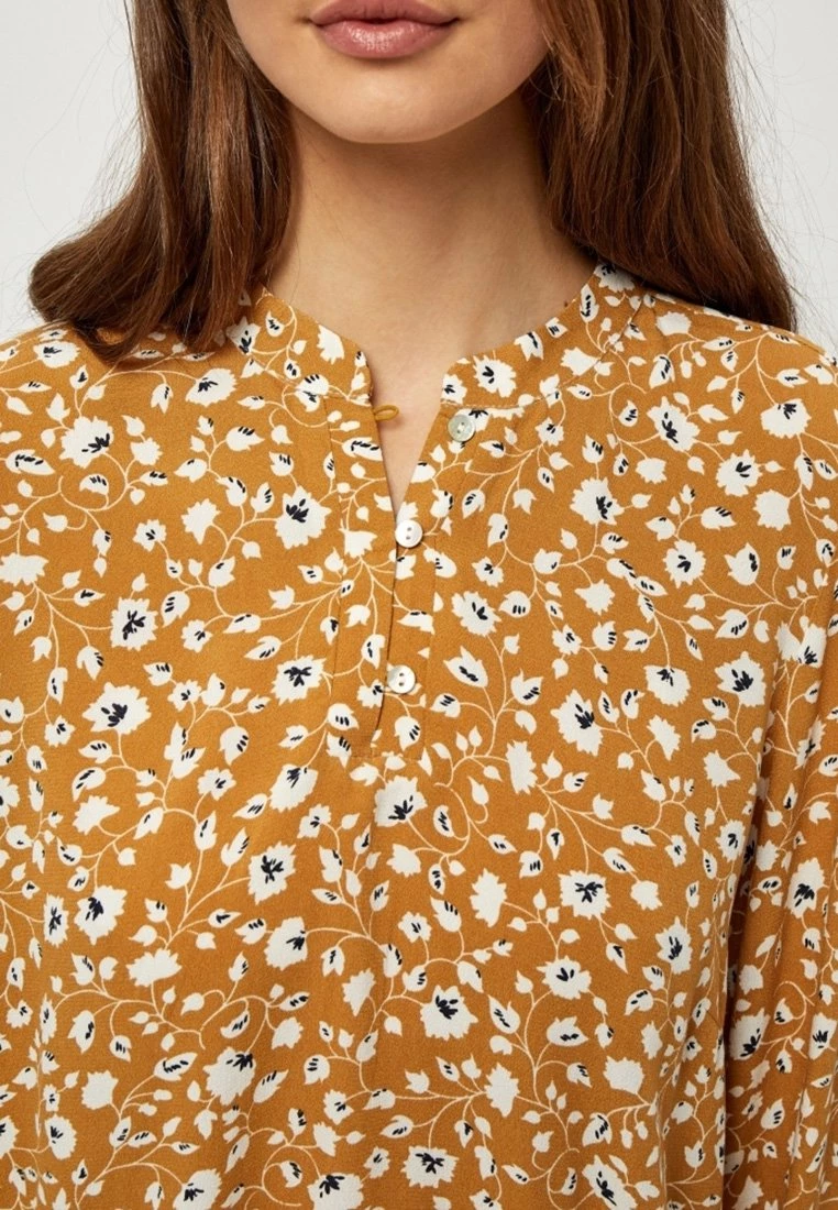 PEPPERCORN Femme LEAH Blouse Spruce Yellow Pr 4 PEPPERCORN Femme LEAH Blouse Spruce Yellow Pr – Image 4