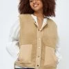 PEPPERCORN CARMEN CURVE Veste Sans Manches Warm Sand Femme
