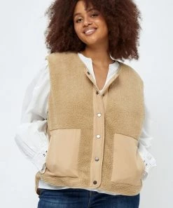PEPPERCORN CARMEN CURVE Veste Sans Manches Warm Sand Femme