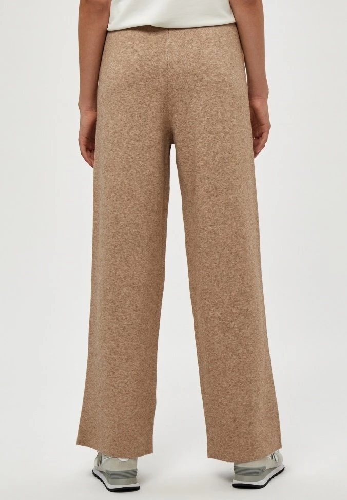 PEPPERCORN ROSALIA Pantalon Classique Warm Sand Femme 3 PEPPERCORN ROSALIA Pantalon Classique Warm Sand Femme – Image 3