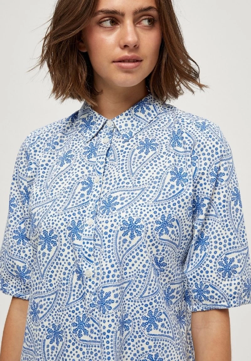 PEPPERCORN ELIN RAMIS Robe Chemise Nebulas Blue Pr Femme 4 PEPPERCORN ELIN RAMIS Robe Chemise Nebulas Blue Pr Femme – Image 4