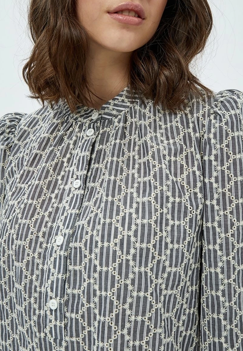 PEPPERCORN Femme DARLA Blouse Mid Blue 4 PEPPERCORN Femme DARLA Blouse Mid Blue – Image 4