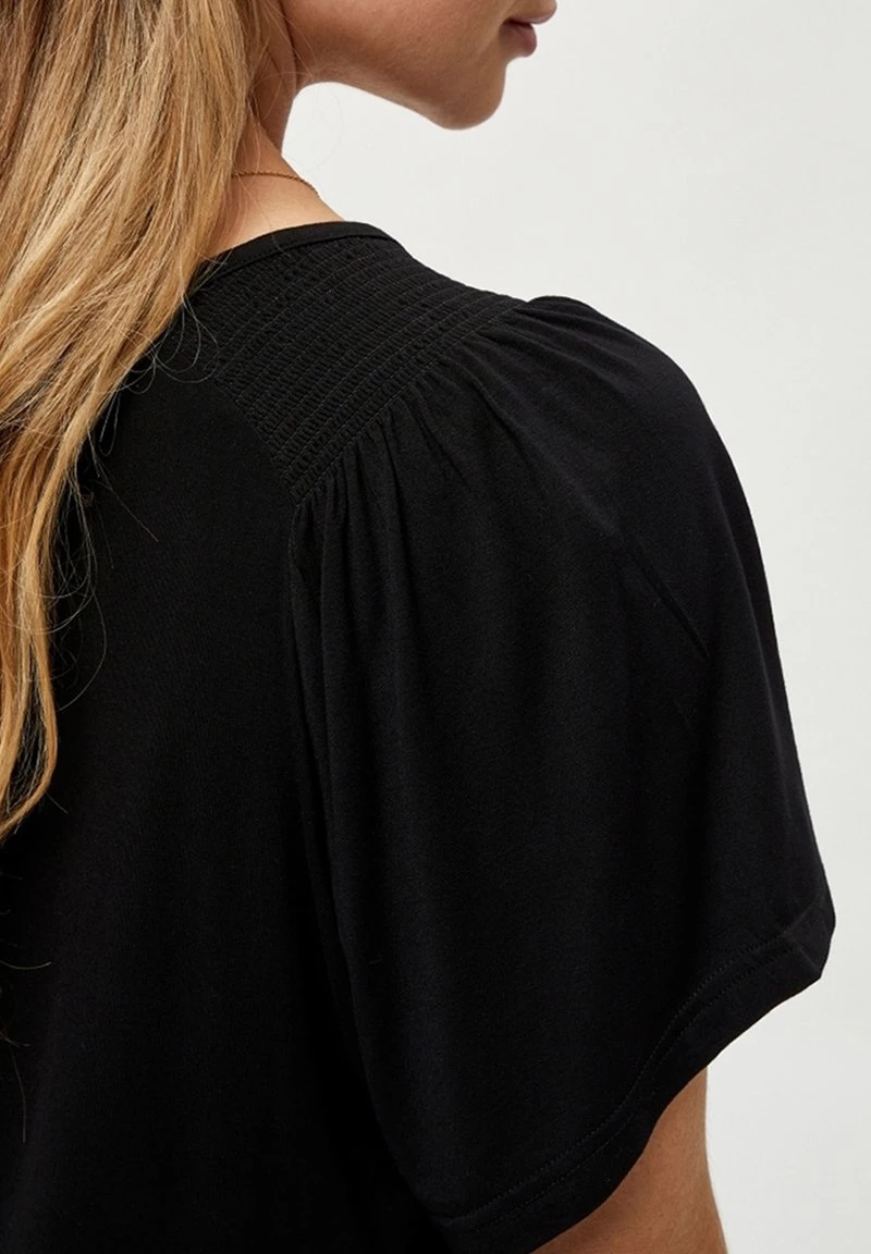 PEPPERCORN ROSALINDA T Shirt Imprimé Black Femme 4 PEPPERCORN ROSALINDA T Shirt Imprimé Black Femme – Image 4