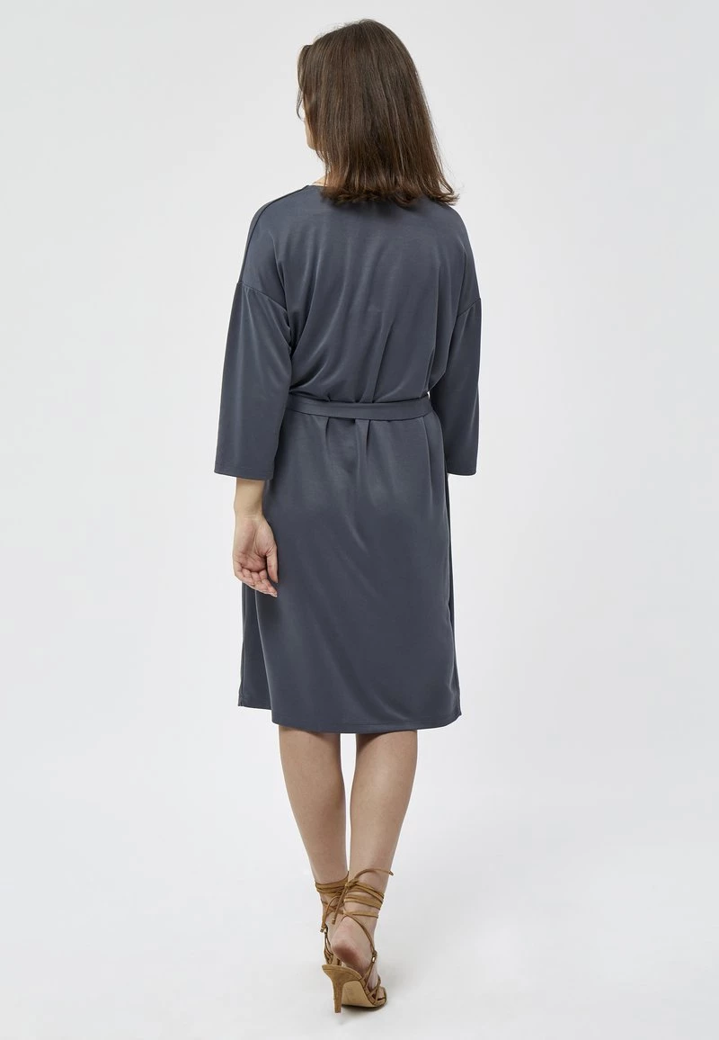 PEPPERCORN Femme REETA Robe De Jour Ebony Grey 3 PEPPERCORN Femme REETA Robe De Jour Ebony Grey – Image 3