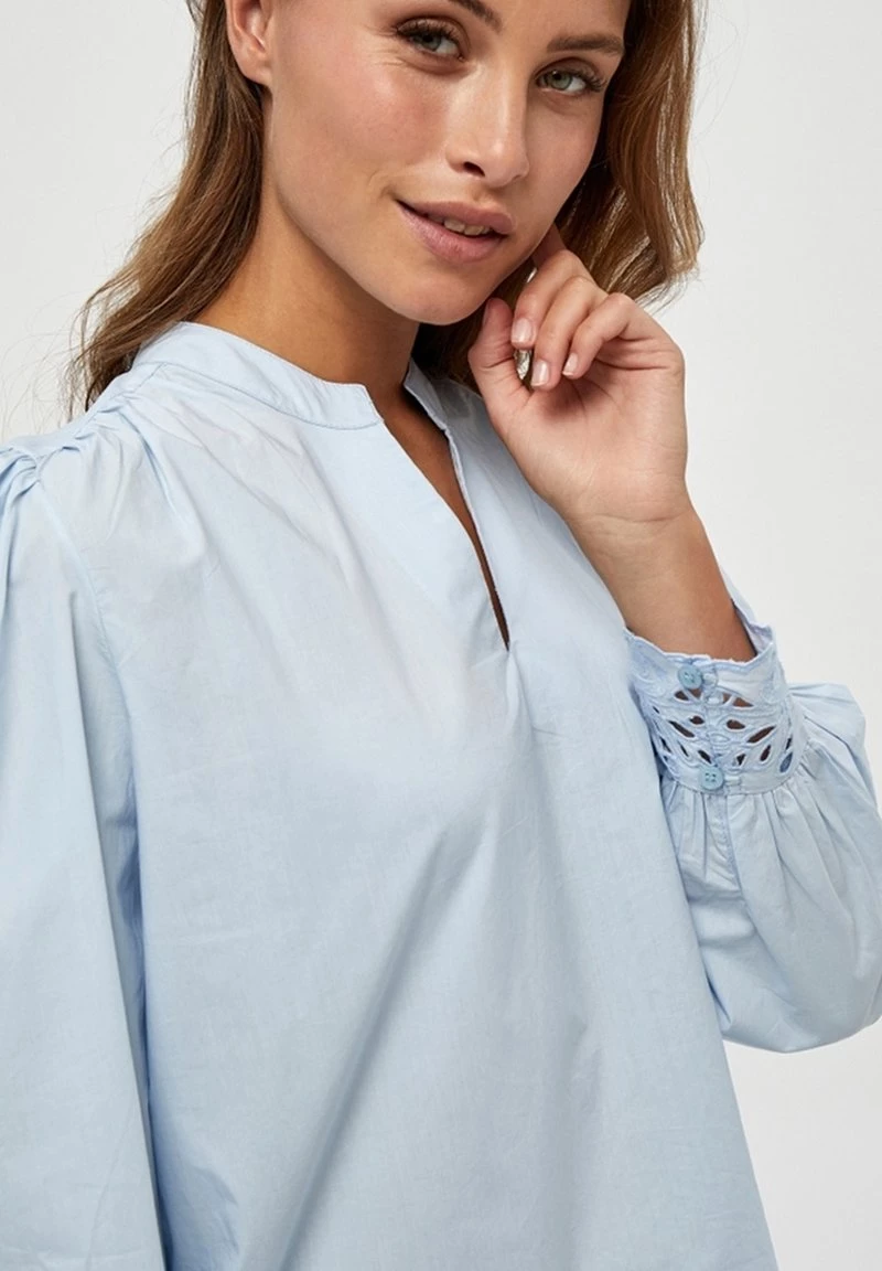 PEPPERCORN Femme JULIANNA Blouse Skyway Blue 4 PEPPERCORN Femme JULIANNA Blouse Skyway Blue – Image 4