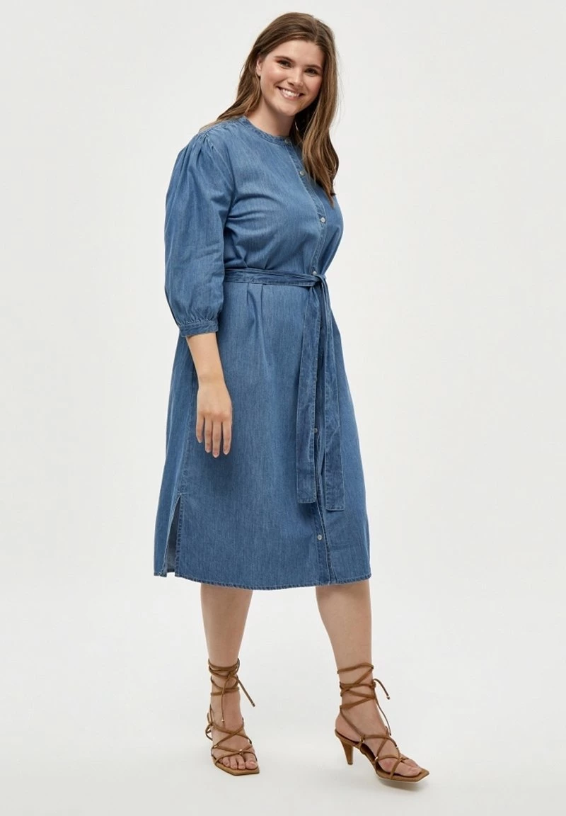 PEPPERCORN DELARA Robe En Jean Light Blue Wash Femme 2 PEPPERCORN DELARA Robe En Jean Light Blue Wash Femme – Image 2