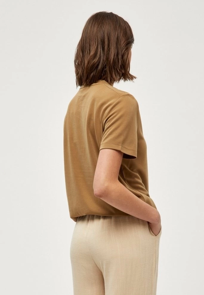 PEPPERCORN Femme PHILINA T Shirt Basique Ermine Brown 3 PEPPERCORN Femme PHILINA T Shirt Basique Ermine Brown – Image 3