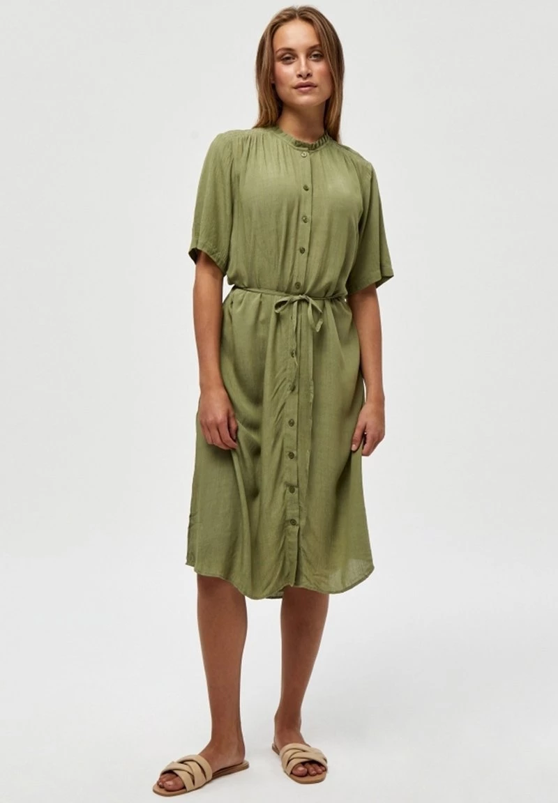 PEPPERCORN Femme DARCY Robe De Jour Mosstone Green 2 PEPPERCORN Femme DARCY Robe De Jour Mosstone Green – Image 2