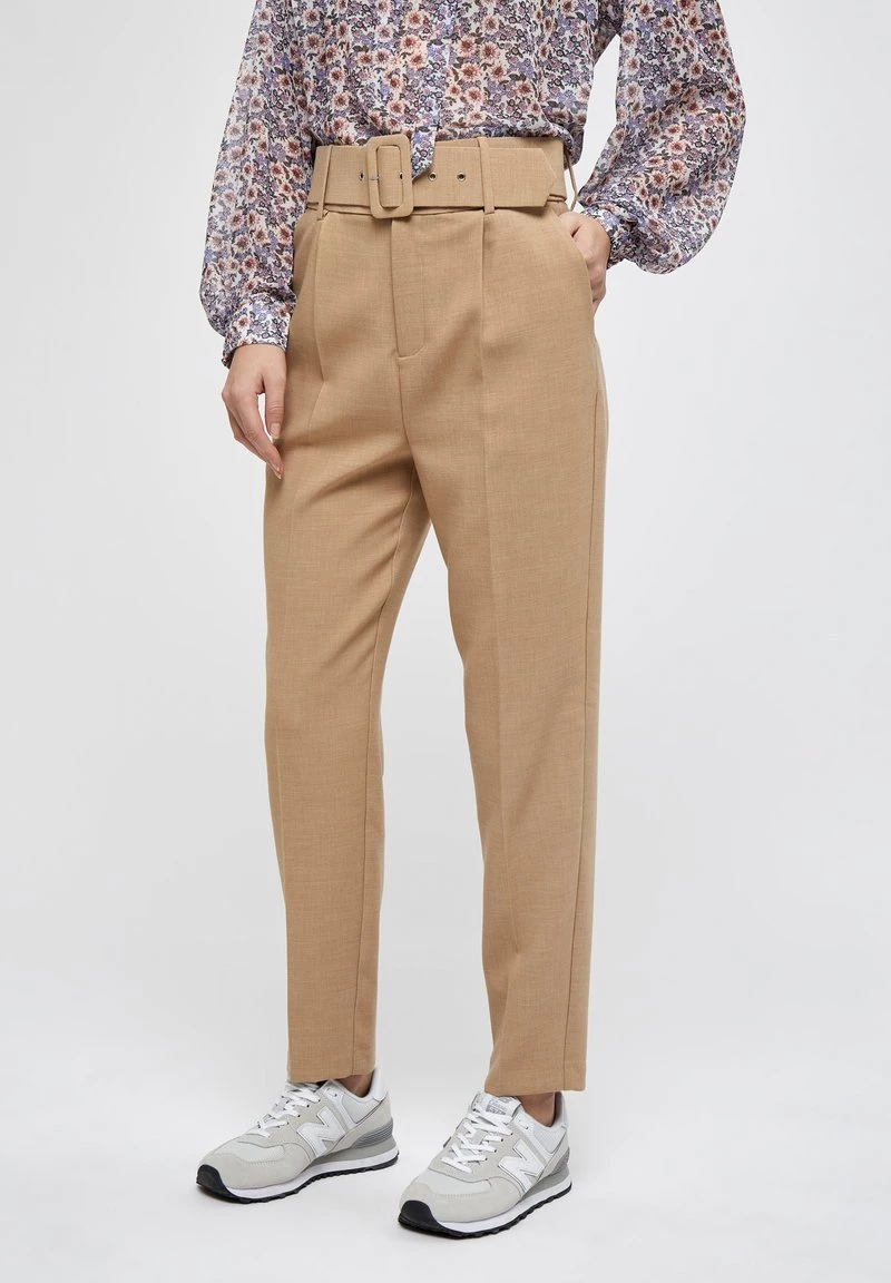 PEPPERCORN Femme NORA Pantalon Classique Prairie Sand 1 PEPPERCORN Femme NORA Pantalon Classique Prairie Sand