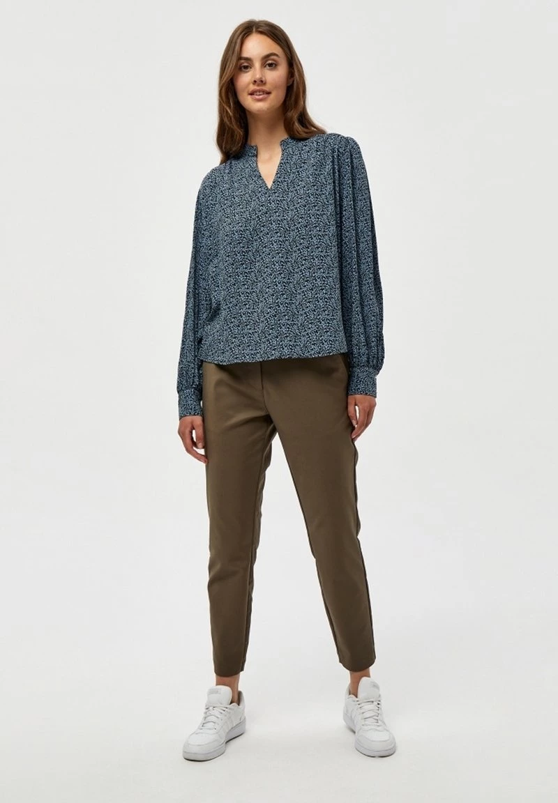 PEPPERCORN Femme JULIANNA Blouse Black Pr 2 PEPPERCORN Femme JULIANNA Blouse Black Pr – Image 2