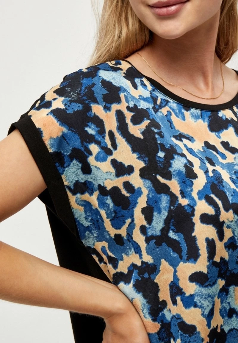 PEPPERCORN T Shirt Imprimé Daphne Blue Pr Femme 4 PEPPERCORN T Shirt Imprimé Daphne Blue Pr Femme – Image 4