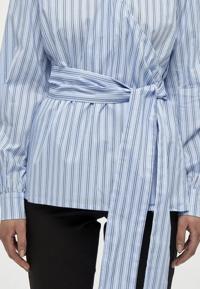 PEPPERCORN Blouse Light Blue Femme 4 PEPPERCORN Blouse Light Blue Femme – Image 4