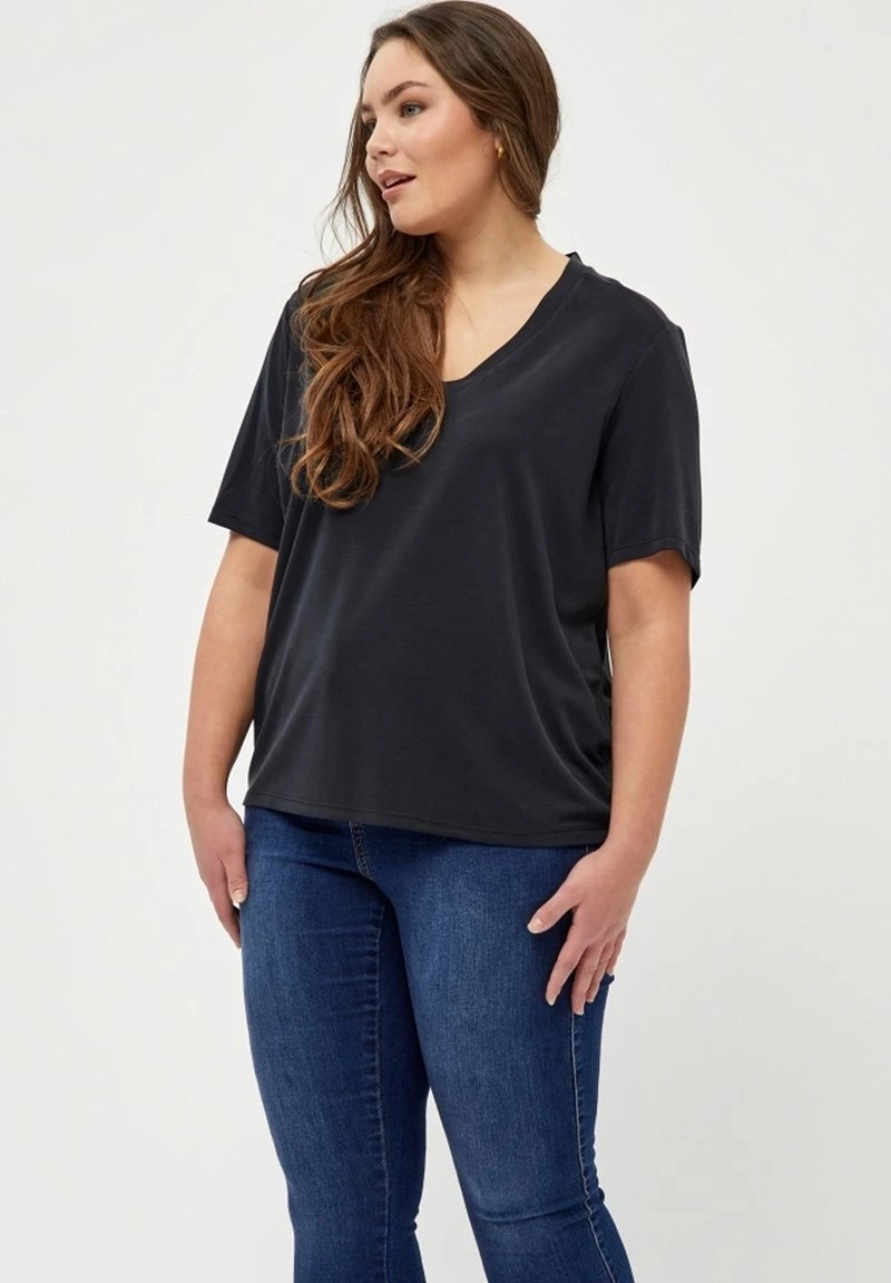 PEPPERCORN PHILINA CURVE T Shirt Basique Black Femme 1 PEPPERCORN PHILINA CURVE T Shirt Basique Black Femme