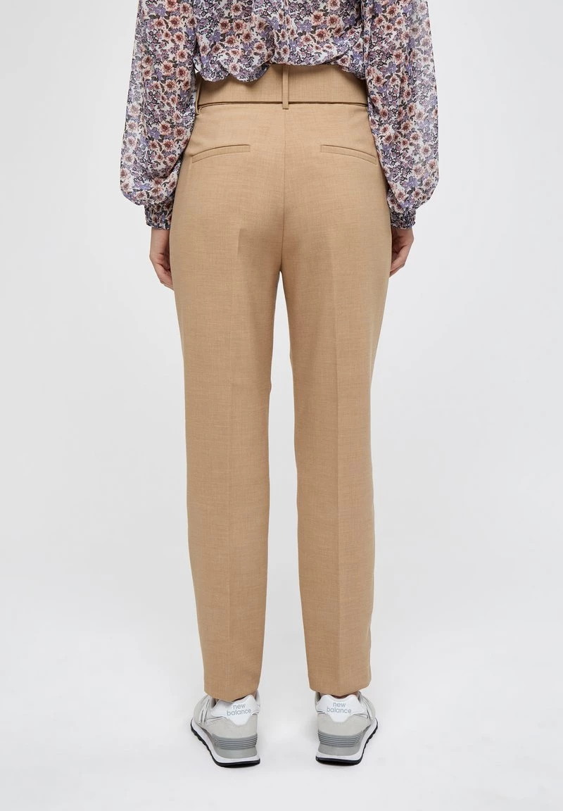 PEPPERCORN Femme NORA Pantalon Classique Prairie Sand 3 PEPPERCORN Femme NORA Pantalon Classique Prairie Sand – Image 3