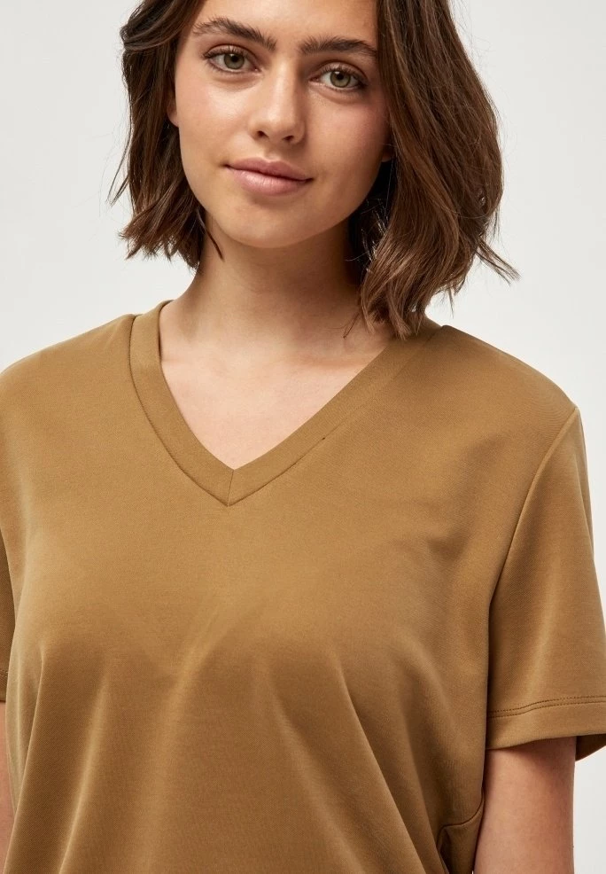 PEPPERCORN Femme PHILINA T Shirt Basique Ermine Brown 4 PEPPERCORN Femme PHILINA T Shirt Basique Ermine Brown – Image 4