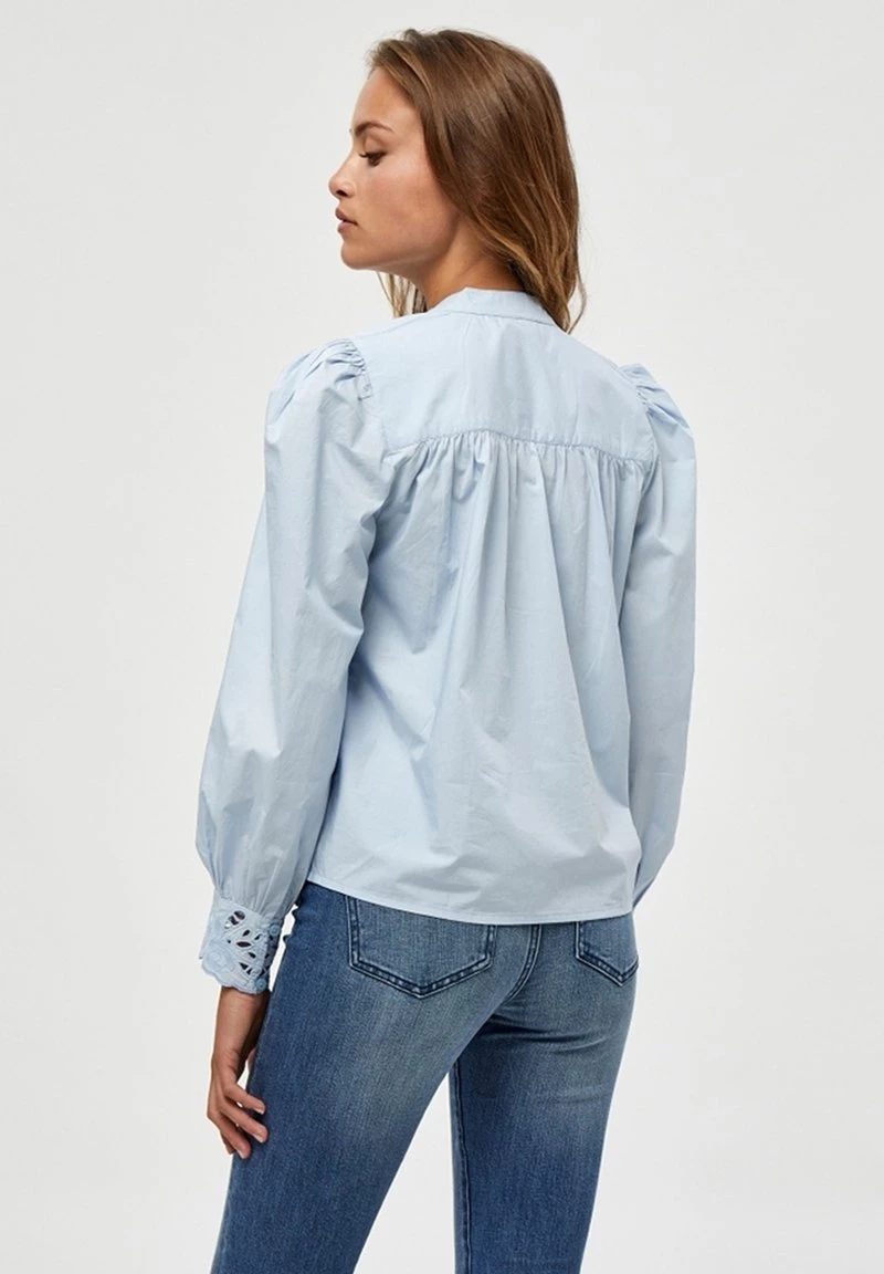 PEPPERCORN Femme JULIANNA Blouse Skyway Blue 3 PEPPERCORN Femme JULIANNA Blouse Skyway Blue – Image 3